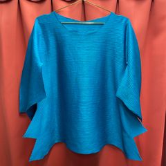 美品□me ISSEY MIYAKE □プリーツ加工ゆったりトップス□ネイビー系 