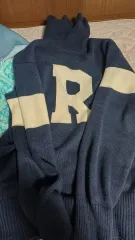 ネイビー R ロゴ タートルネック ニット