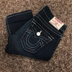 25 トゥルーレリジョン Billlie（ビリー） ブーツカット デニム パンツ