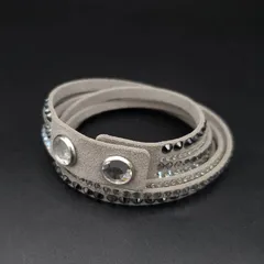 SWAROVSKI Slake Deluxe スワロフスキー ブレスレット チョーカー クリスタル ラインストーン スタッズ 4連 人工皮革 フェイクスエード調 二重巻き グレー 灰 ギフト プレゼント 贈り物