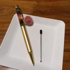 『こけぺん』森の息吹を閉じ込めたハーバリウムボールペン（ゴールド）替え芯付き