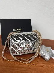 CHANEL メイクアップ　VIP ノベルティ ナノショルダーバッグ　シルバー org.jpg