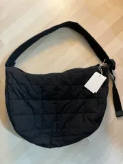 COS キルティング オーバ メンズ ショルダーバッグ