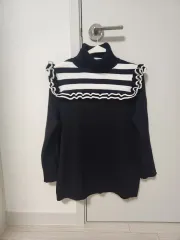 ブラック ショルダーシャーリング タートルネック