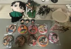 進撃の 巨人 グッズ コレクション (ぬいぐるみ/フィギュア/バッジ)