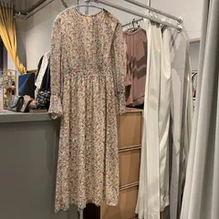 21　Lois CRAYON ロイスクレヨン　ワンピース　総柄　花柄　one-piece　お呼ばれ　デート　オフィスカジュアル　食事会　可愛い　お出かけ　上品　ピンタック　リボン