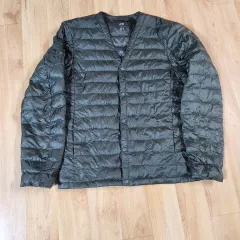 UNIQLO U 軽量ダウン Vネック ブラック