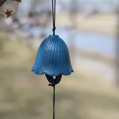 新品未使用 南部鉄器風 風鈴 花びら ブルー 伝統工芸 和モダン 庭園 吊り下げ インテリア 癒やしの音色 匿名配送