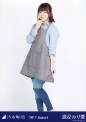 【中古】生写真(乃木坂46) 渡辺みり愛/全身・バリスタ/「2017.August」 WebShop 限定ランダム生写真