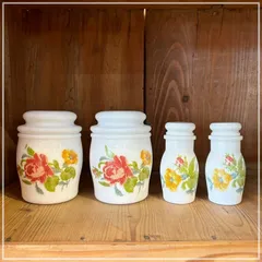 レトロ ミルクガラス 調味料入れ 4点セット スパイスボトル 保存容器 蓋付き 瓶 小物入れ キャニスター ボトル ポット 花柄 刺繍柄 かわいい USA【RU1108-5】