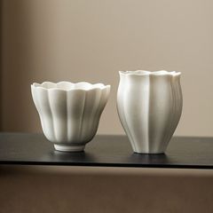 三浦ナオコ 輪花フリル湯呑み 白磁 2客セット - メルカリ