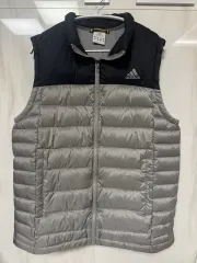 アディダス グレー ブラック 軽量 ダウン ベスト