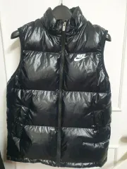 ナイキ キッズ ブラック ダウン ベスト (レディース可能)