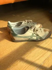 オニツカタイガー トクテン ベージュ グリーン