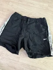 リーボック ブラック ハーフパンツ