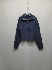 톡톡한 =しっかりとした 투웨이 =ツーウェイ 지퍼 =ジッパー 꽈배기 =ケーブル編み 니트 =ニット 집업 =ジップアップ Result: しっかりとしたツーウェイジッパークケーブル編みニットジップアップ