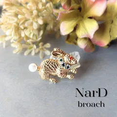 パールの尻尾うさぎさんブローチ　ウサギ パール ゴールド シンプル 動物 生き物 北欧 レトロ 大人 お洒落 クラシカル ヴィンテージ調 アンティーク調 可愛い 上品 かわいい カジュアル コサージュ ギフト プレゼント 新品未使用