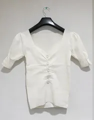 白 ニットトップス 五分袖 フリーサイズ　パフスリーブ フロントボタン レディース free size