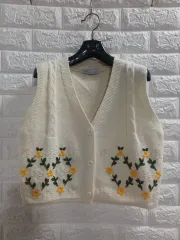 黄色い花刺繍ニットベスト