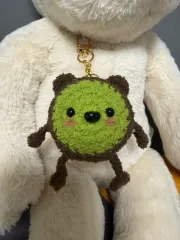 クマの編みキーホルダー