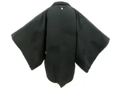 【一輝堂】黒羽織 一つ紋 地紋入り しつけ付 羽織紐別売り 正絹 着物 美品 身丈約82cm 裄丈65cm 26z01-282