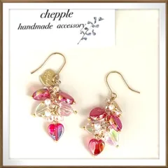 No.1620 ハンドメイドピアス　ハートのピアス　ハートのピアス　ハートのイヤリング　ハートいっぱいのピアス　ハートいっぱいのイヤリング　可愛いピアス　可愛いイヤリング　赤いハートのピアス　赤いイヤリング　クリア