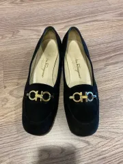 フェラガモ ガンチーニ ゴールド ローファー (6D)