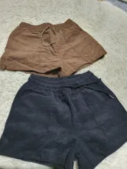 あったかいコーデュロイ素材のハーフパンツ 2枚セットです。未使用品、2点ともDA DA!（DUL Ver.）で、お譲り価格 Sサイズ。