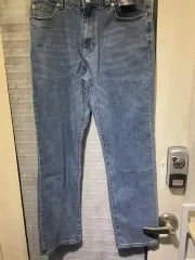 32 ストレートフィット デニム ズボン 新品