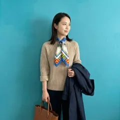 c11 【美品】CELINE セリーヌ　シルク100% 大判ハンカチ スカーフ 馬車 幾何学模様 青
