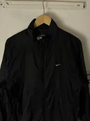 ナイキ スウッシュ ウィンドブレーカー