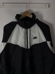 ナイキ スウッシュ エアジョーダン1 ウィンドブレーカー