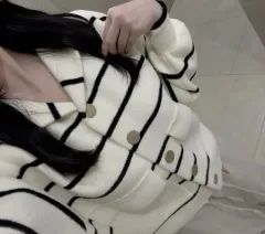 裾シャーリング ゴールドボタン クロップド ボーダー柄 ニット フード カーディガン