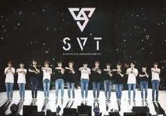 【中古】生写真(男性) SEVENTEEN/集合(13人)/ライブフォト・横型・全身/「SEVENTEEN 2018 JAPAN ARENA TOUR ‘SVT’」ローソンプリントオリジナルブロマイド