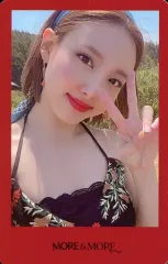 【中古】コレクションカード(女性) TWICE/ナヨン/赤枠・下部タイトルロゴ/CD「MORE ＆ MORE」付属フォトカード