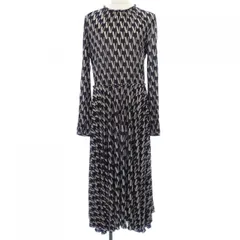 2026年最新】ヴァレンティノワンピースの人気アイテム - メルカリ