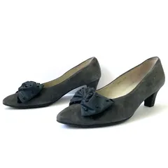 万能！上品で使いやすい◎【GINZA kanematsu】銀座かねまつ ポインテッドトゥ スエード パンプス ヒール リボン パール お呼ばれ 仕事 ビジネス 食事会 ブラック レディース 23.5cm/M41553UU