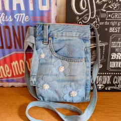 141★USEDダメージデニムリメイク★サコッシュ★お花モチーフ飾り★ショルダーバッグ★リメイクデニム★