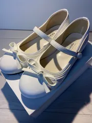 中古　tortoiseフォーマルパンプス 白　22.0cm 箱付き