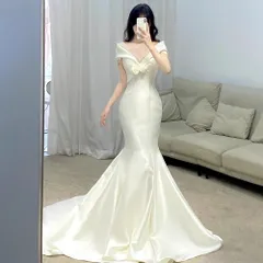 フレンチバースデードレス、冬の新作、エレガントで洗練された、フォーマルな白いガウン、ホルターネックスタイル。