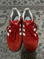 アディダス ガゼル インドア ボールド オレンジ クラウド 白