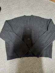 グレー セミクロップド カーディガン