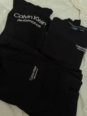 カルバン・クライン パフォーマンス フード + スウェット + ズボン セット