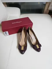 フェラガモ ヴァラ パンプス 紫 ヒール 230