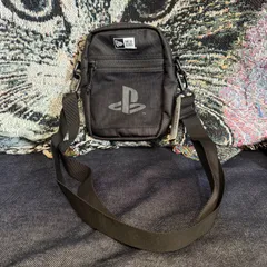 NEW ERA ショルダーポーチ 1.7L PlayStation プレイステーション 14693259 ショルダーバッグ