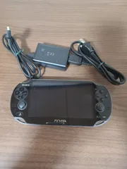 PSVita 本体 PCH-1100 ブラック 充電器付き SD･SIMカードなし