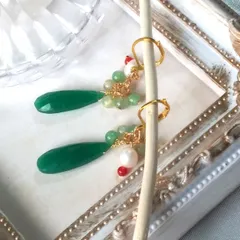 はじけるクリームソーダ　淡水パールとアゲートとグリーンオニキスフレンチフックピアス  NO.153