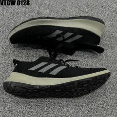 アディダス ブラック スニーカー