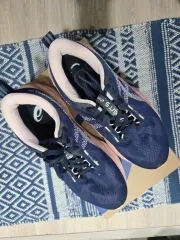 アシックス ノヴァブラスト 5 スタンダード 240サイズ ランニングシューズ