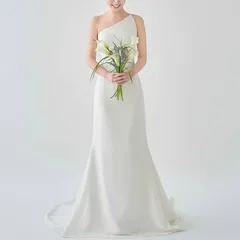 【新品・未使用】タフタデザインのウェディングドレス。ハイネック。旅行写真に最適。妖精のようなボールガウン。